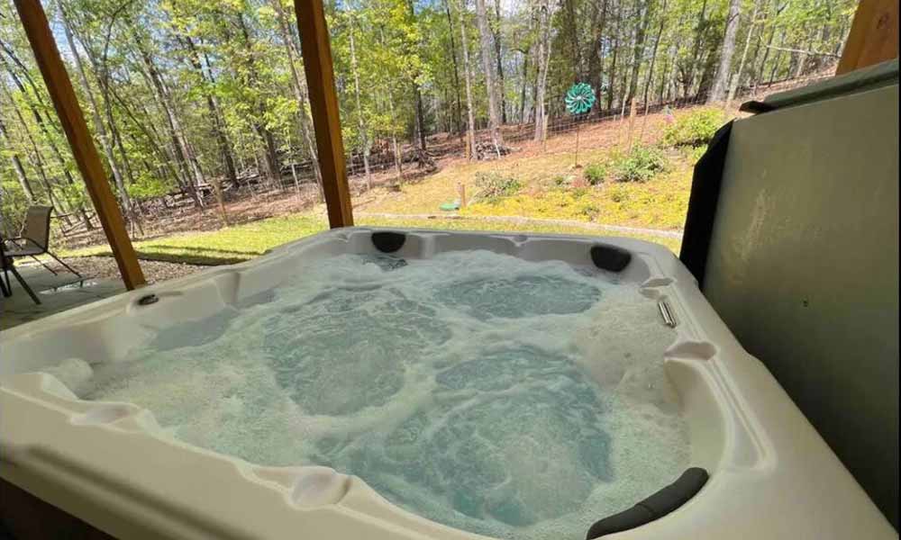 Romantic-Getaways-In Georgia With Hot Tub