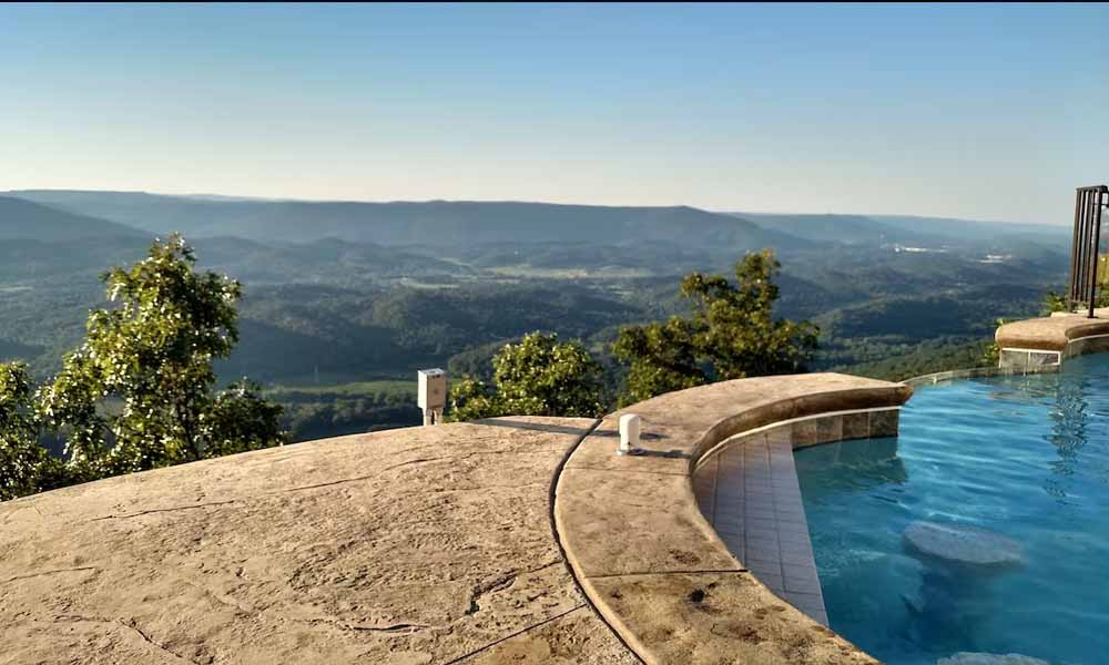 10 Romantic Getaways In Georgia With Hot Tub