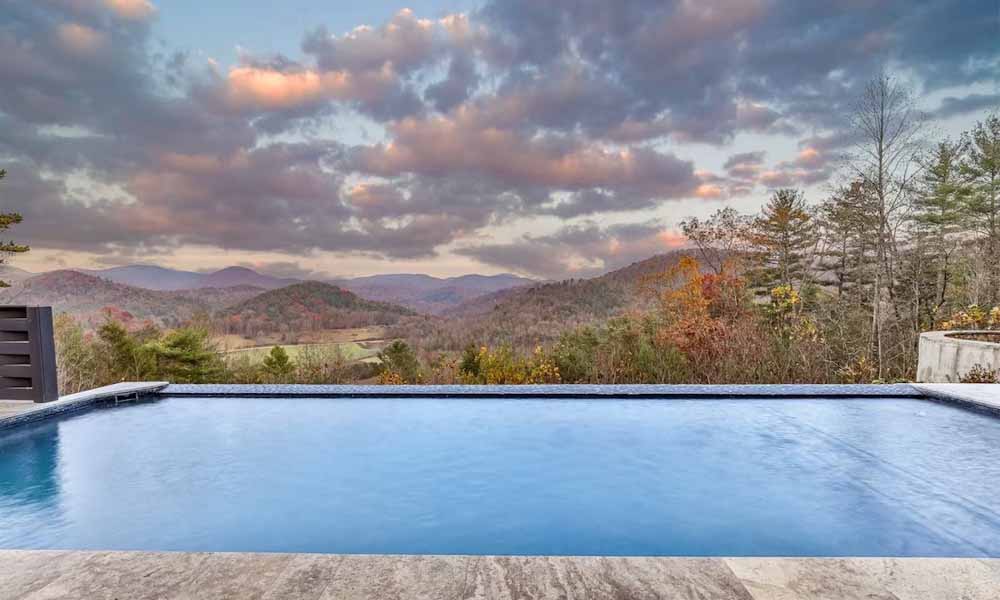 Romantic Getaways-In-Georgia-With Hot-Tub