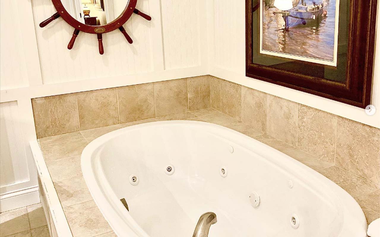 Hotels With Jacuzzi In Room Tulsa