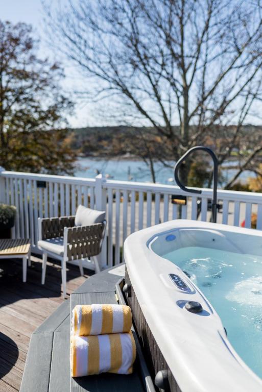 Hotel With Jacuzzi In Room Maine